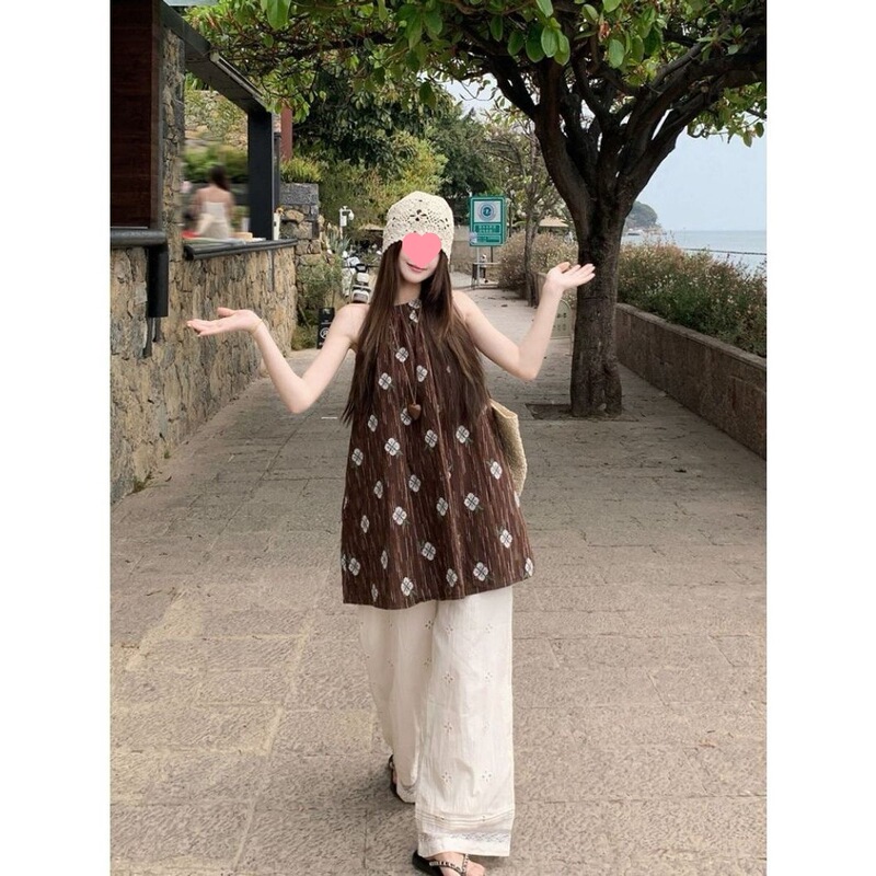 French Retro Printed Brown Sleeveless Shirt for Women, Summer Design, Loose and Slimming Mid-Length Halter Neck Tank Top