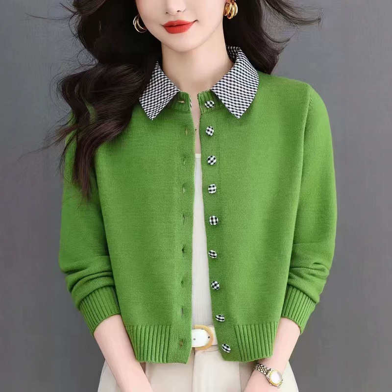 2026 Fall/Winter New Women's Plaid Color-Block Short Knit Sweater with Turn-down Collar for Petite Women, Elegant Fake Two-Piece Outerwear 2026 Fall/Winter New Women's Plaid Color-Block Short Knit Sweater with Turn-down Collar for Petite Women, Elegant Fake Two-Piece Outerwear