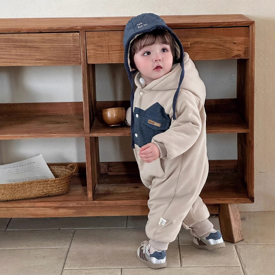 Ropa para niños coreanos, ropa de bebé, ropa de invierno, una pieza, traje de escalada acolchado grueso 0-2 años, mameluco con capucha para bebé 1