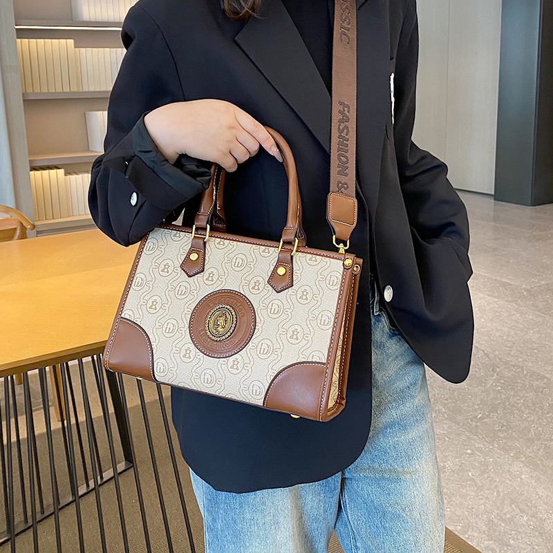 2023 Herbst Neue Live-Übertragung Beliebte Lässige Große Kapazität Modische Einfache Ein-Schulter-Diagonalgriff Griff Damentasche_voghion.com