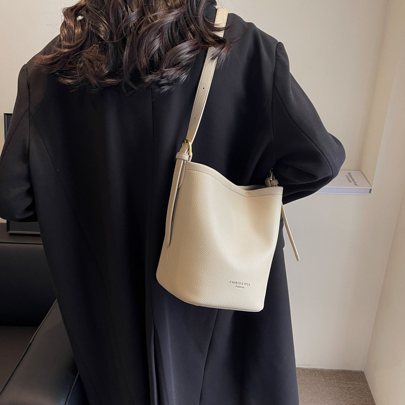 Bolso de las axilas del todo-fósforo de alta calidad para las mujeres 2024 nueva bolsa de cubo de moda casual para ir al trabajo Otoño e Invierno bolsa de hombro
