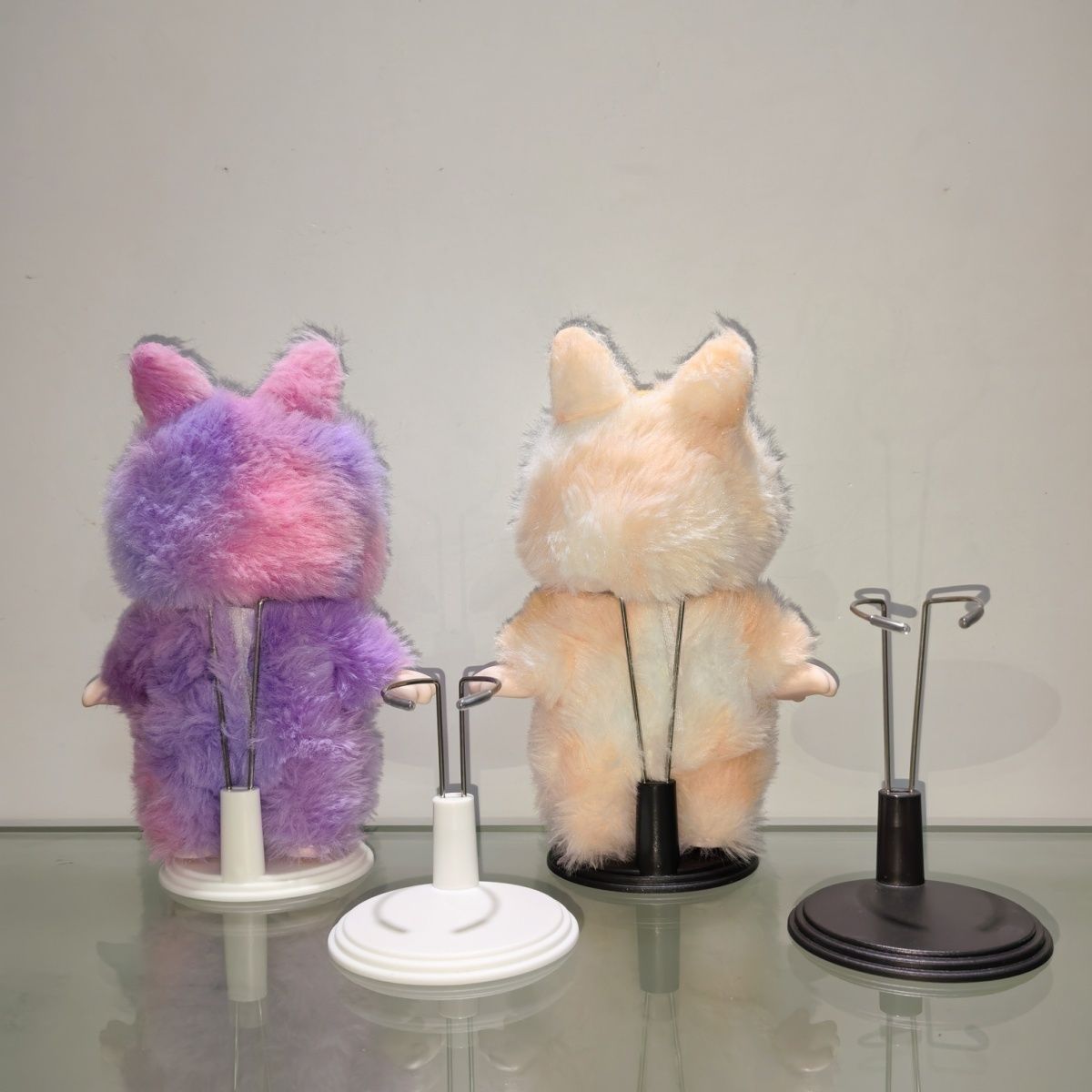 Soporte Ajustable para Muñecos de Algodón de 20 cm con Base de Exhibición