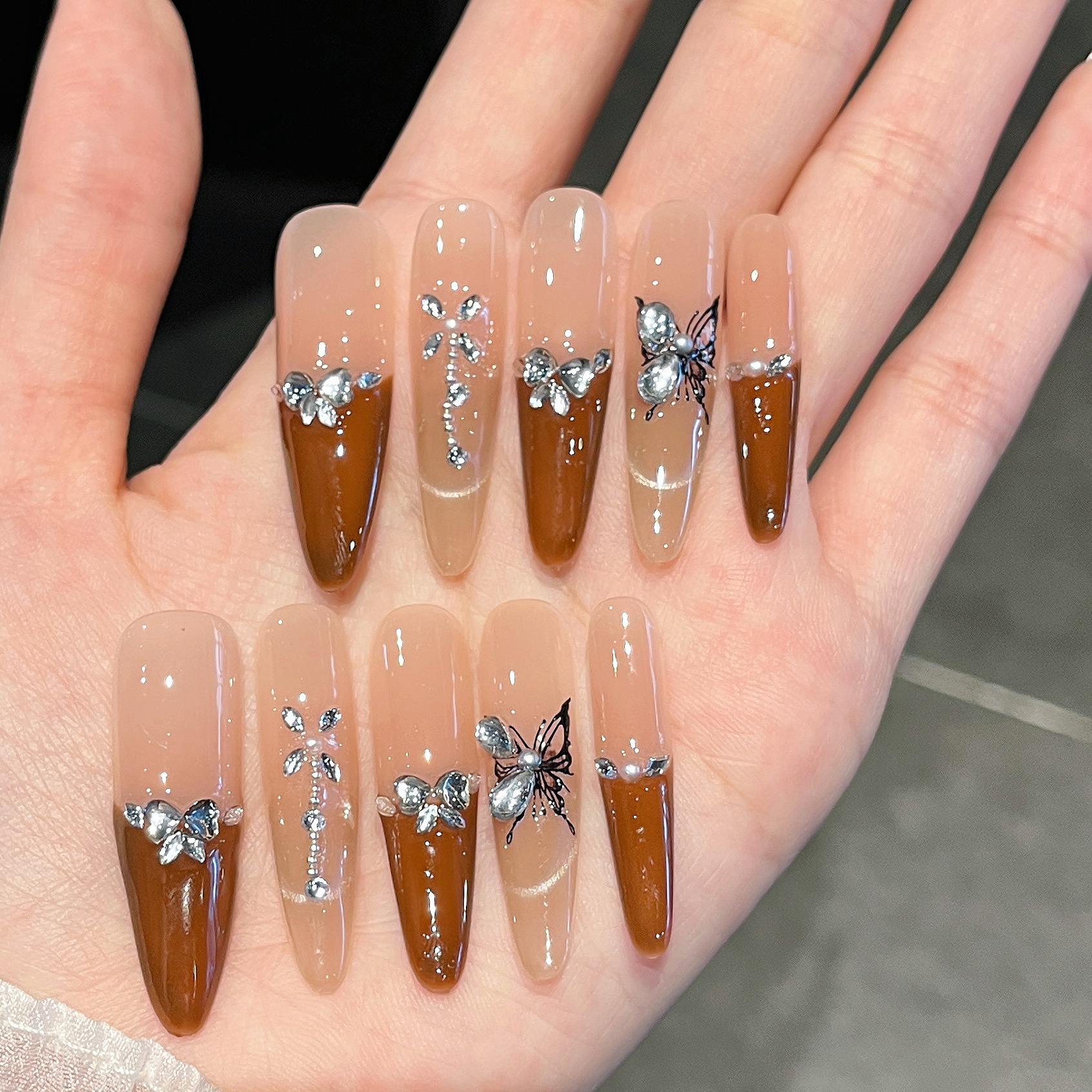 Año Nuevo caramelo negro mariposa pura mano delgada perro largo blanco desmontable desgaste de uñas productos terminados al por mayor largo