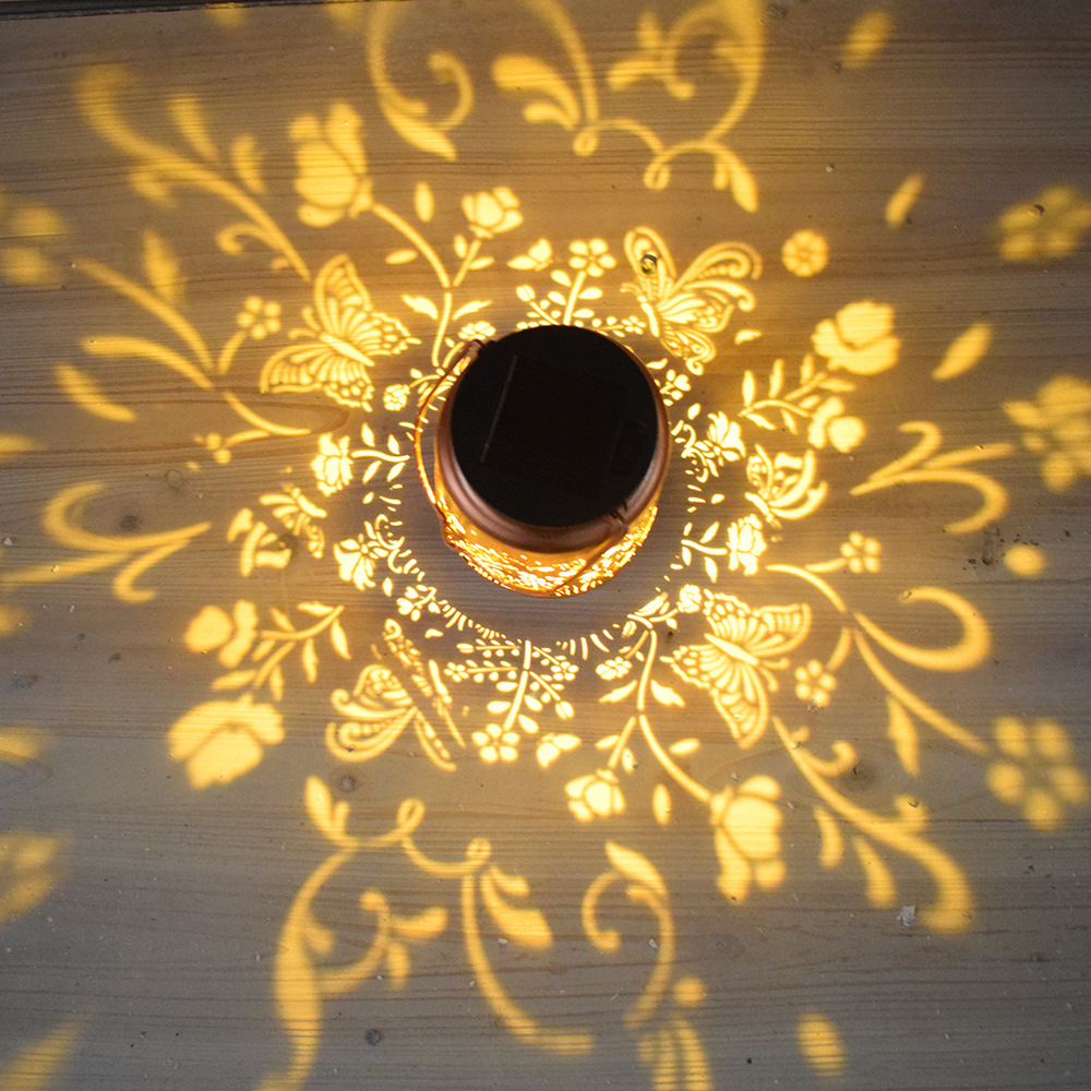 ソーラーライト屋外中空ランタン中庭造園レイアウト鉄馬ランタンガーデンバルコニー雰囲気装飾ライト