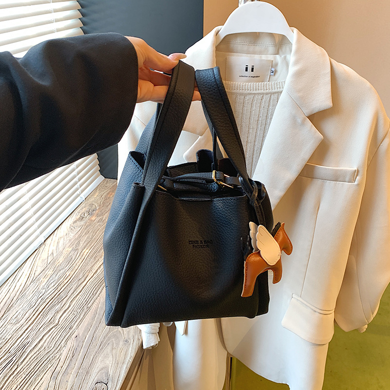 Bagos de cubo de nicho de alta calidad bolsos de mano para mujeres otoño 2025 nuevo paquete de cestas de hombro para niños bolsos de mano