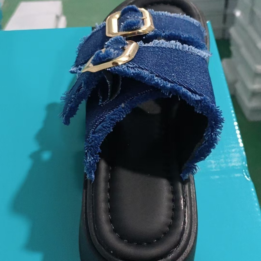 Thick-Soled Denim Belt Buckle Slippers for Women 2025 New Fashion Outer Wear One-Line Platform Casual Sandals
