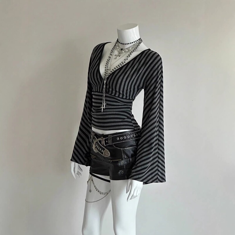 Dark Sweet-Cool Style V-Neck Cross-Draped Short Top with Slightly Flared Sleeves, Slim Fit, Cropped Spicy Girl T-Shirt for Women Dark Sweet-Cool Style V-Neck Cross-Draped Short Top with Slightly Flared Sleeves, Slim Fit, Cropped Spicy Girl T-Shirt for Women