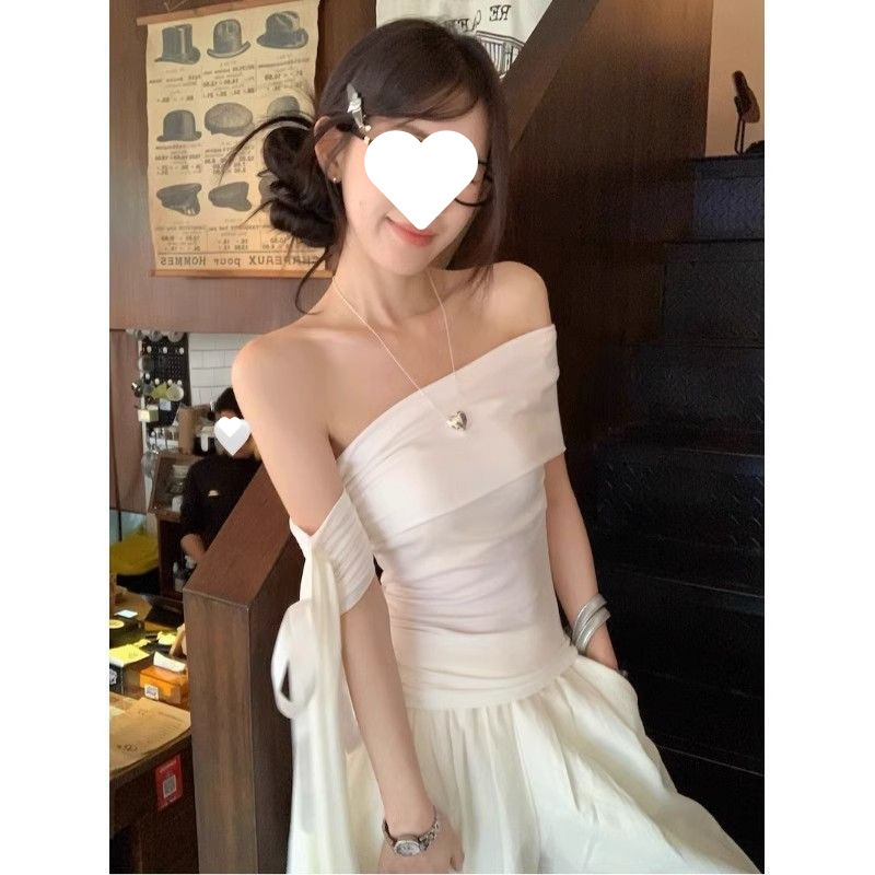纯欲风一字肩不规则斜肩T恤女装夏季修身显瘦设计感白色露肩上衣|undefined