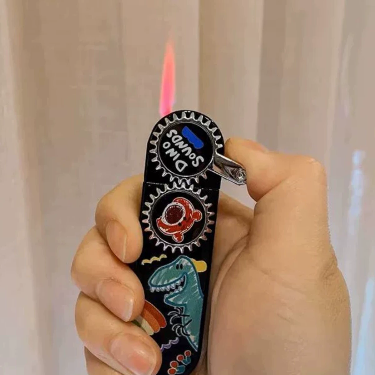 Подарок бойфренду, розовый огонь, надувная мультяшная градиентная зажигалка Romeo, креативная милая ветрозащитная зажигалка Tamman