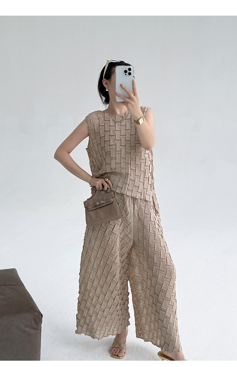 Bộ đồ xếp ly kẻ caro ba chiều áo không tay quần ống rộng — màu đen chi tiết 1