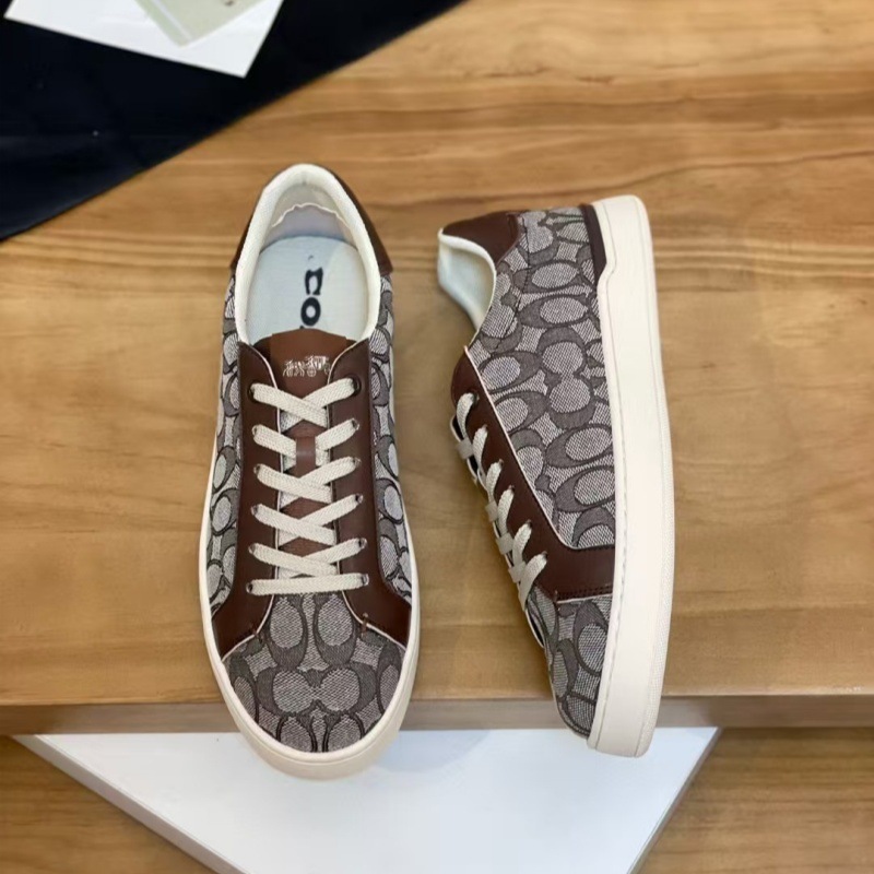 Coach Clip Low Top Signature Canvas Brown