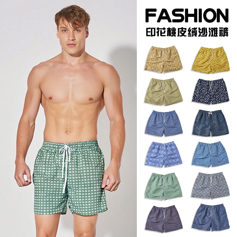 Pantalones de cuatro puntos florales de piel de melocotón para hombre, bañador casual de playa de tamaño europeo, forro de secado rápido, pantalones de playa de vacaciones junto al mar