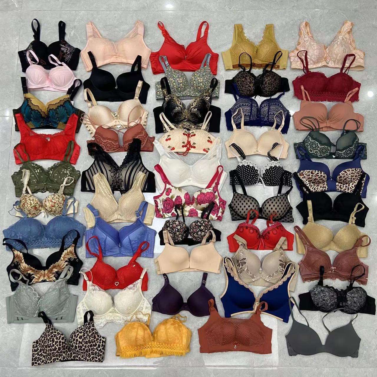 Varios productos de cola, sujetadores de mujer sin marcas sin anillo de acero con anillo de acero, una variedad de mezclas y combinaciones de pechos bajos en África