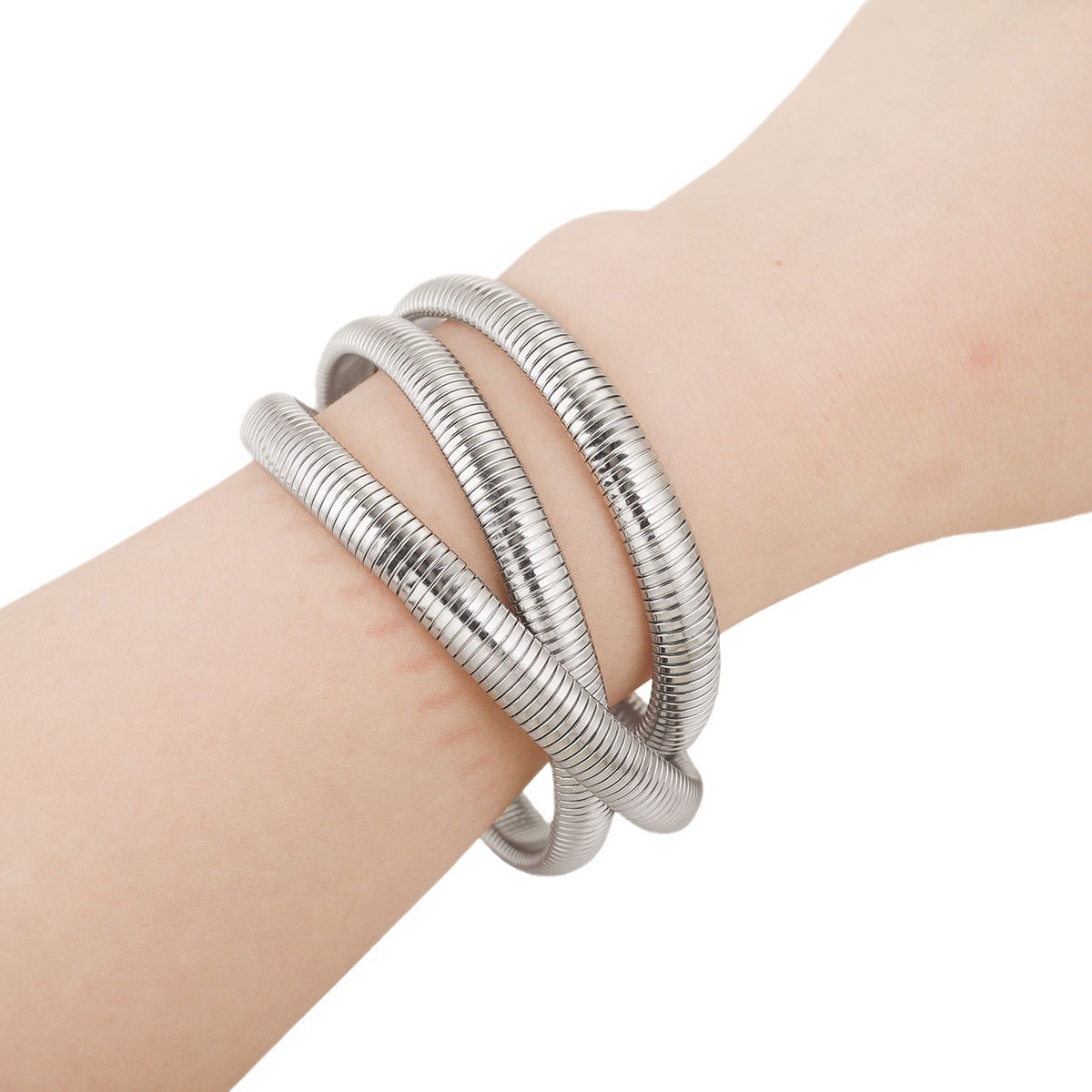 Anillo de moda europea y americana de acero titanio exagerado pulsera elástica de hueso de serpiente multi-anillo temperamento personalidad pulsera impermeable de serpiente