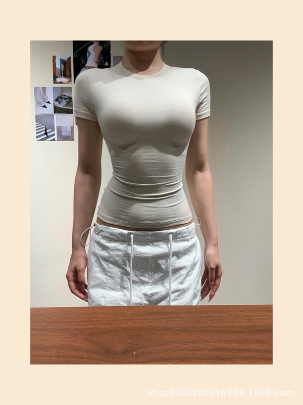 【ベビーと同じスタイル】スキムス フラットコットン ラウンドネック フロントショルダー 砂時計T 半袖で体型を強調|undefined