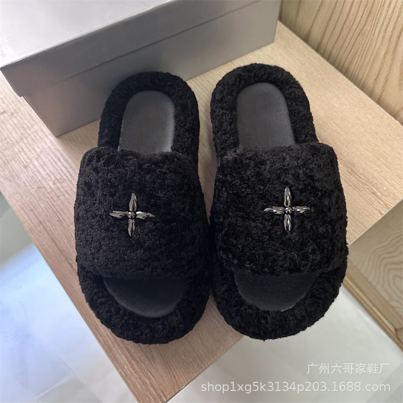 Black Cross-Shaped Furry Slippers for Women, 2026 New Model, Lamb Wool, Metal, Comfortable, Thick-Soled, Trendy Chinese Style Slide Slippers