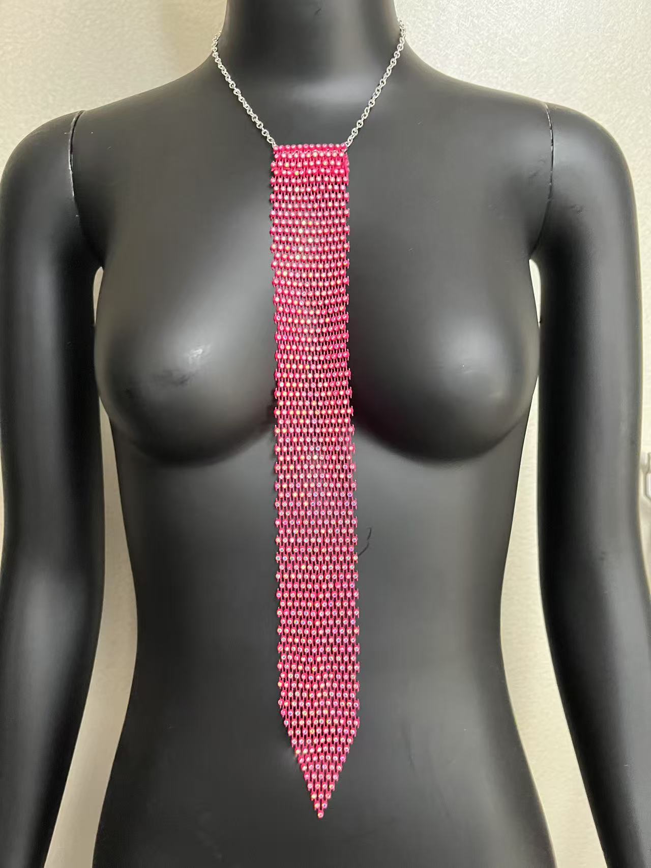 로즈 레드 컬러의 다이아몬드