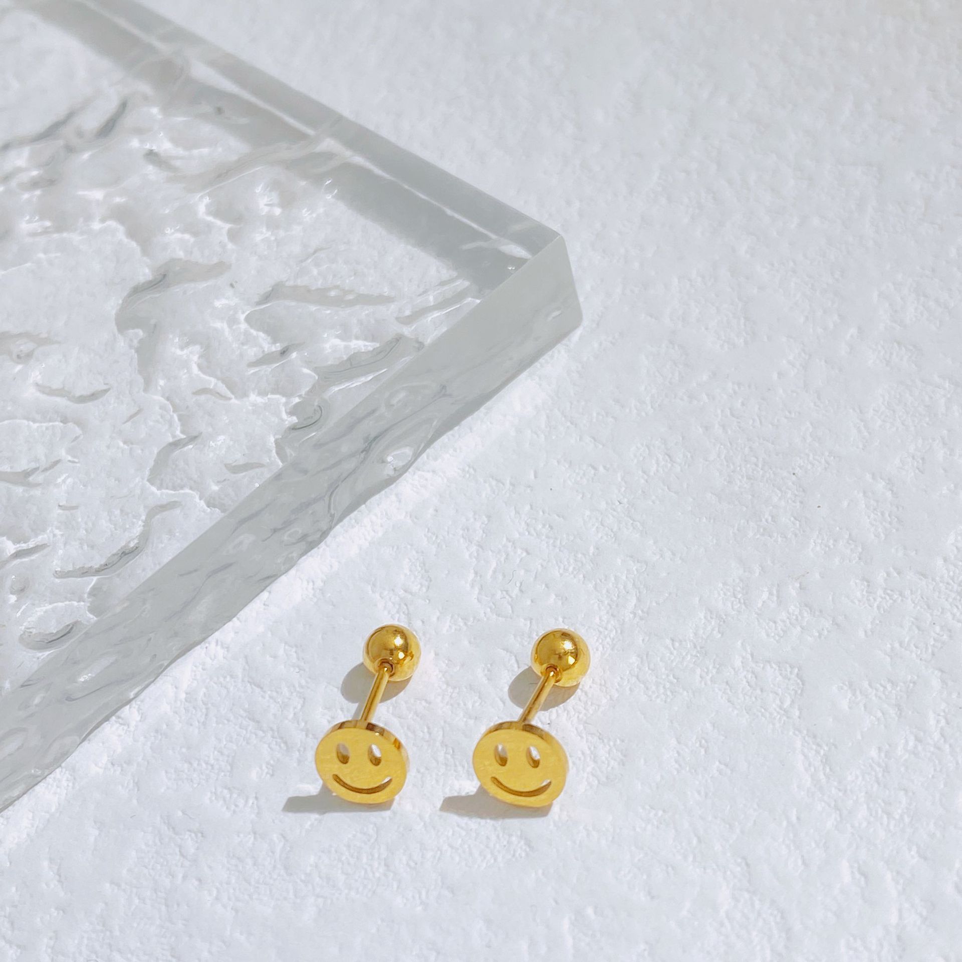 Simple Style Smiley Face Titanium Steel Plating Ear Studs 1 Pair
