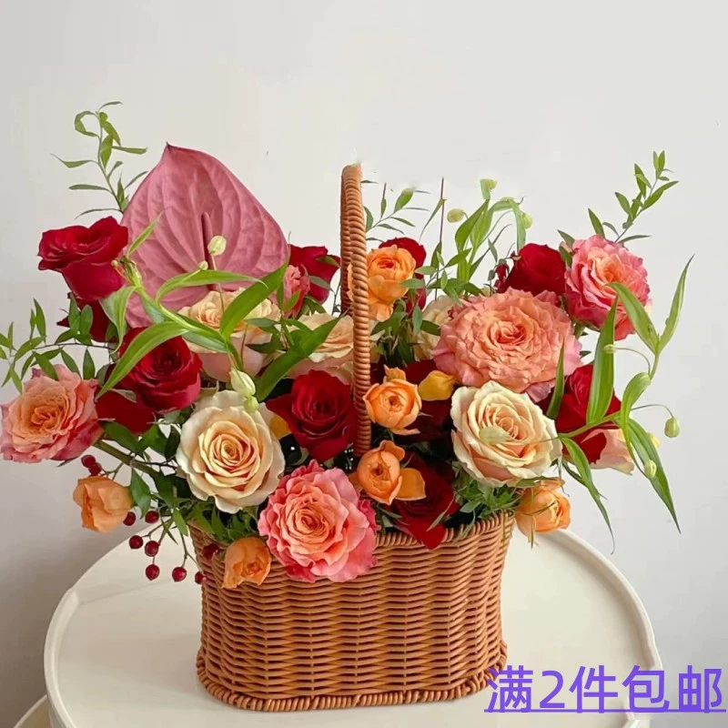 Handheld woven basket, decorations flower-shaped for living room