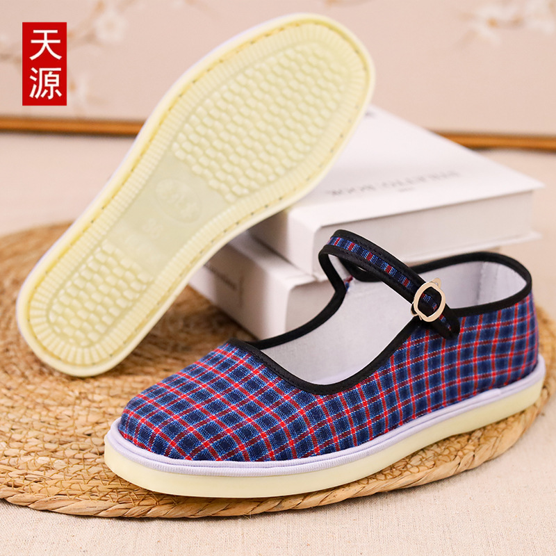 Zapatos de mujer de nuevo estilo, zapatos de tela de mujer de Beijing viejos planos, suela suave de todo fósforo, boca poco profunda, zapatos de madre a cuadros