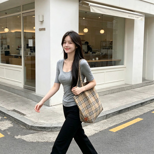 ���xU�I����T��Ů�����¿������@�ݼ�ɫ�nϵ���s�ٴ�ͨ�������ļ�