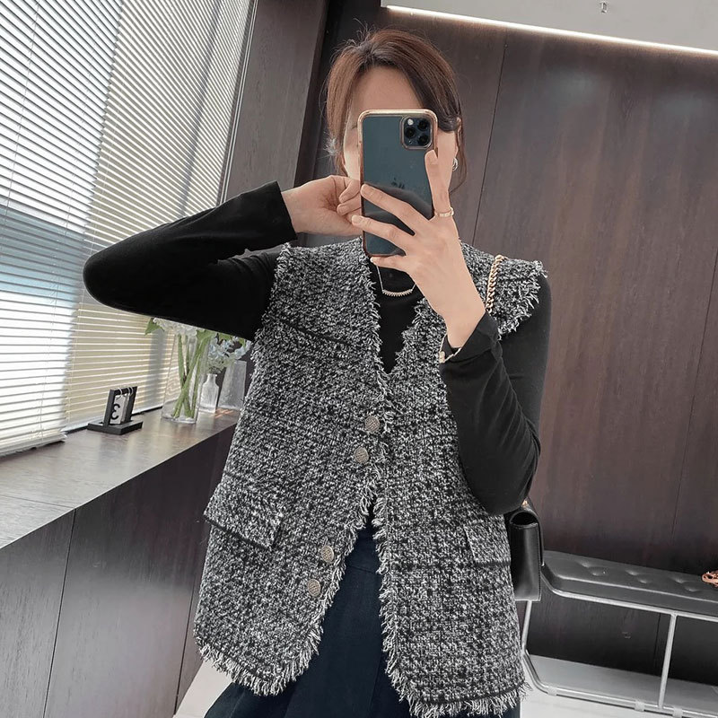 Chanel-inspired tassel woven sleeveless vest for women, 2026 autumn new style, versatile retro chic top.