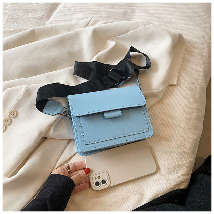 New small bag for women 2024 spring new fashion ins versatile wide shoulder strap small square bag retro single shoulder crossbody_voghion.com
