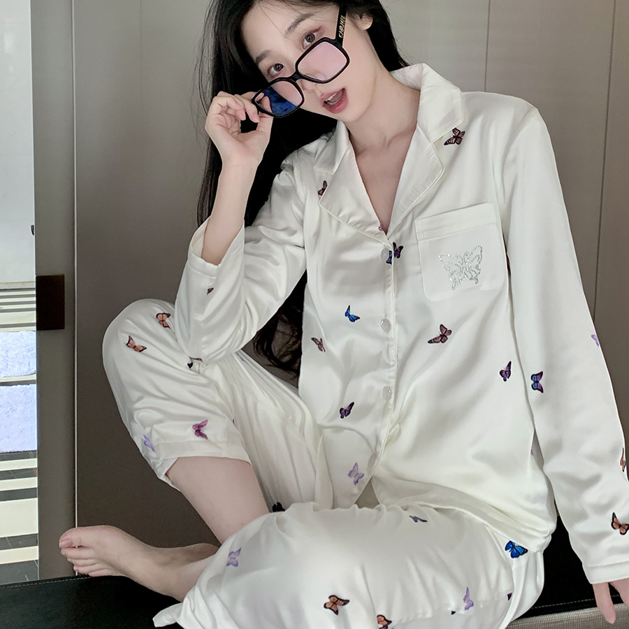 2024 가을과 겨울 아이스 실크와 벨벳 파자마 여성의 피부 친화적 인 나비 홈 의류 세트 실크 하이 엔드 세대 도매