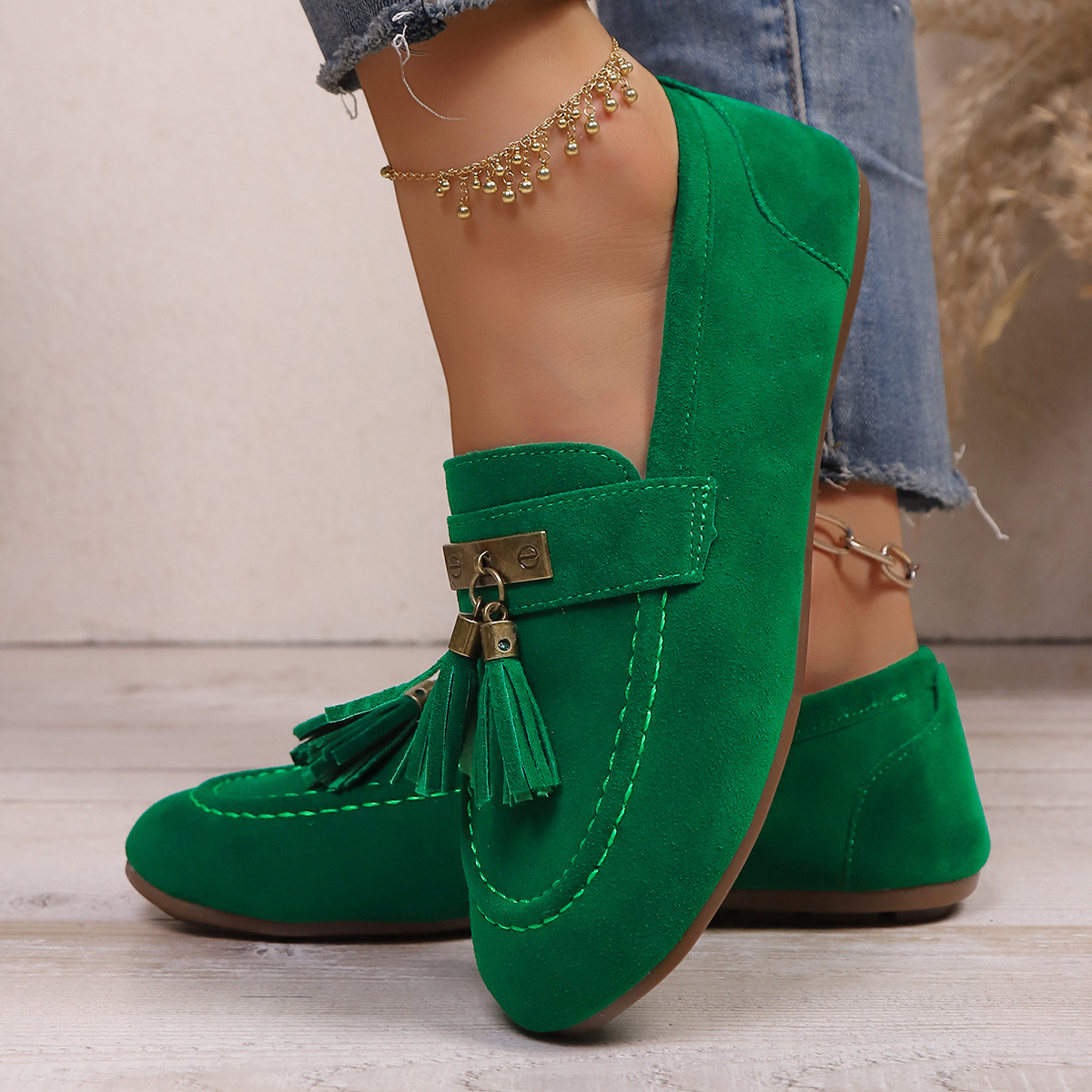 Damen-Slipper in Übergröße, flach, aus Wildleder, mit Quasten, runder Zehenpartie, bequem, für einen Fuß geeignet_voghion.com