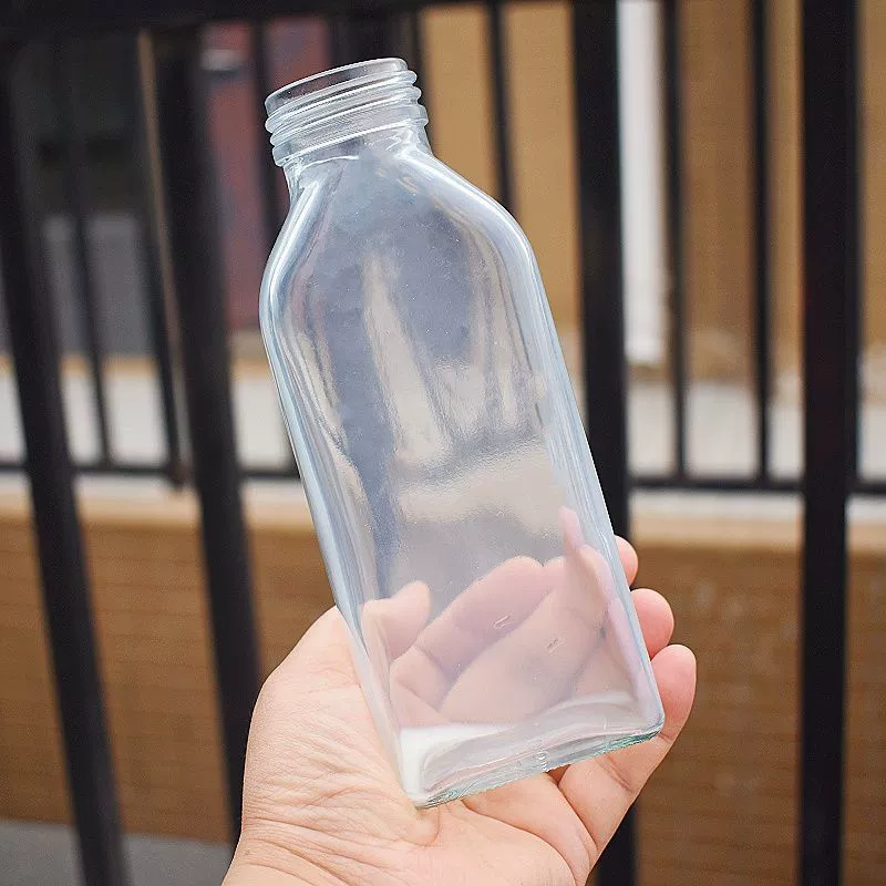 Cute feeding bottle for friend with glass for students, handheld straw, pacifier