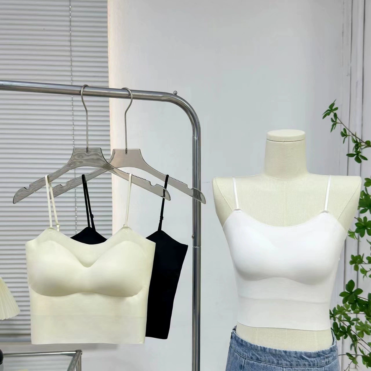 Маленький жилет с подтяжкой женской спины ледяной шелк с нагрудным ковриком