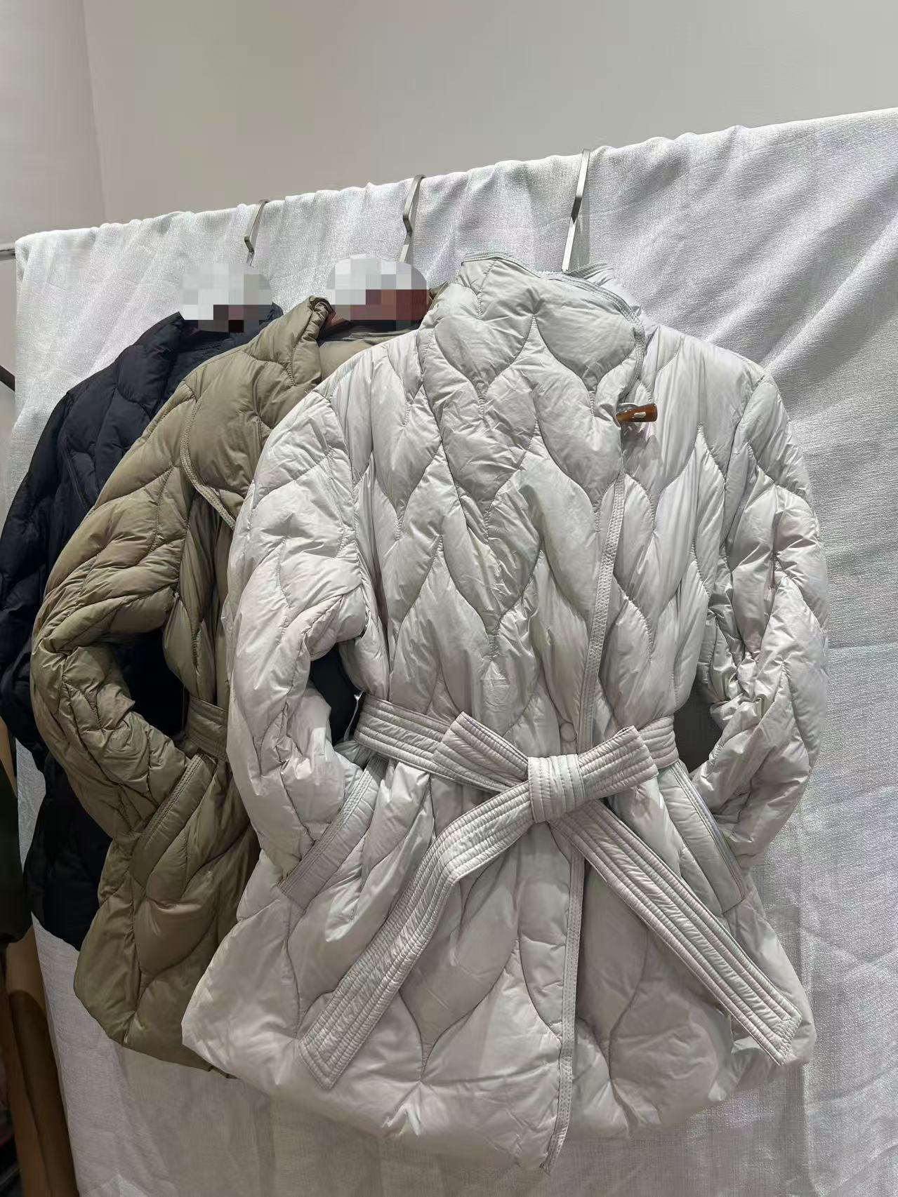 밝은 회색