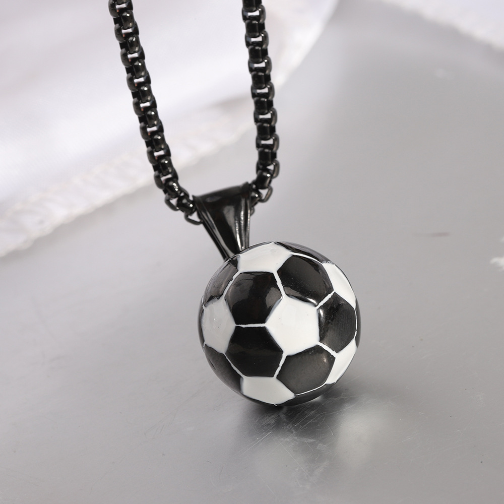 Europeo y americano ins deportes estilo personalidad 304 Acero inoxidable titanio acero fútbol collar hombres creativo Copa del Mundo todo-juego al por mayor mujeres