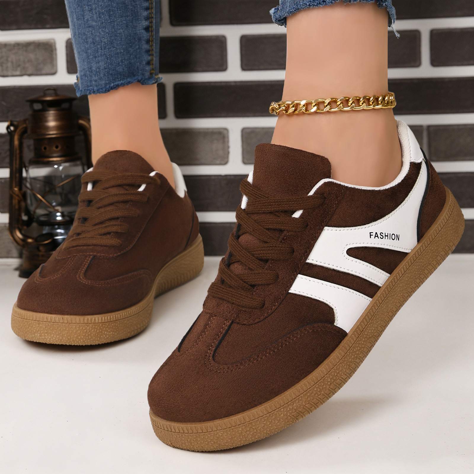 Zapatos de mujer verano 2026 nuevo estilo transfronterizo ancho versátil zapatos casuales suaves de moda zapatos deportivos de entrenamiento de lazos