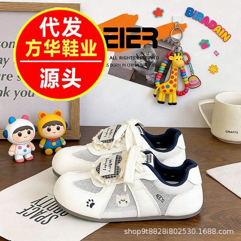 Hermoso bordado gato gato correa casual zapatos blancos para mujeres 2026 primavera nuevo estilo de alto valor versátil zapatos de entrenamiento de base plana