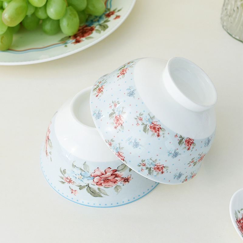 Flores románticas de alto valor de hueso de porcelana cubiertos de platos de boda nuevo hogar de cerámica cuenco de arroz anti-calor casero cuenco de pies altos