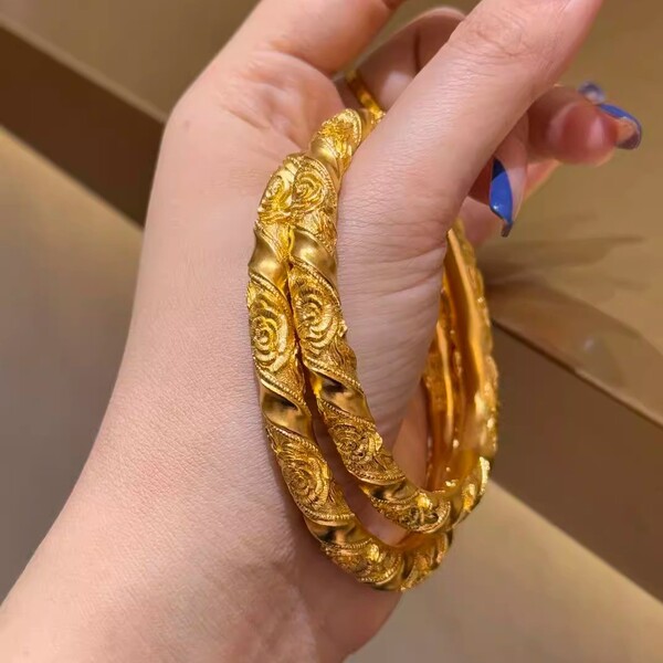 Golden women's bracelet