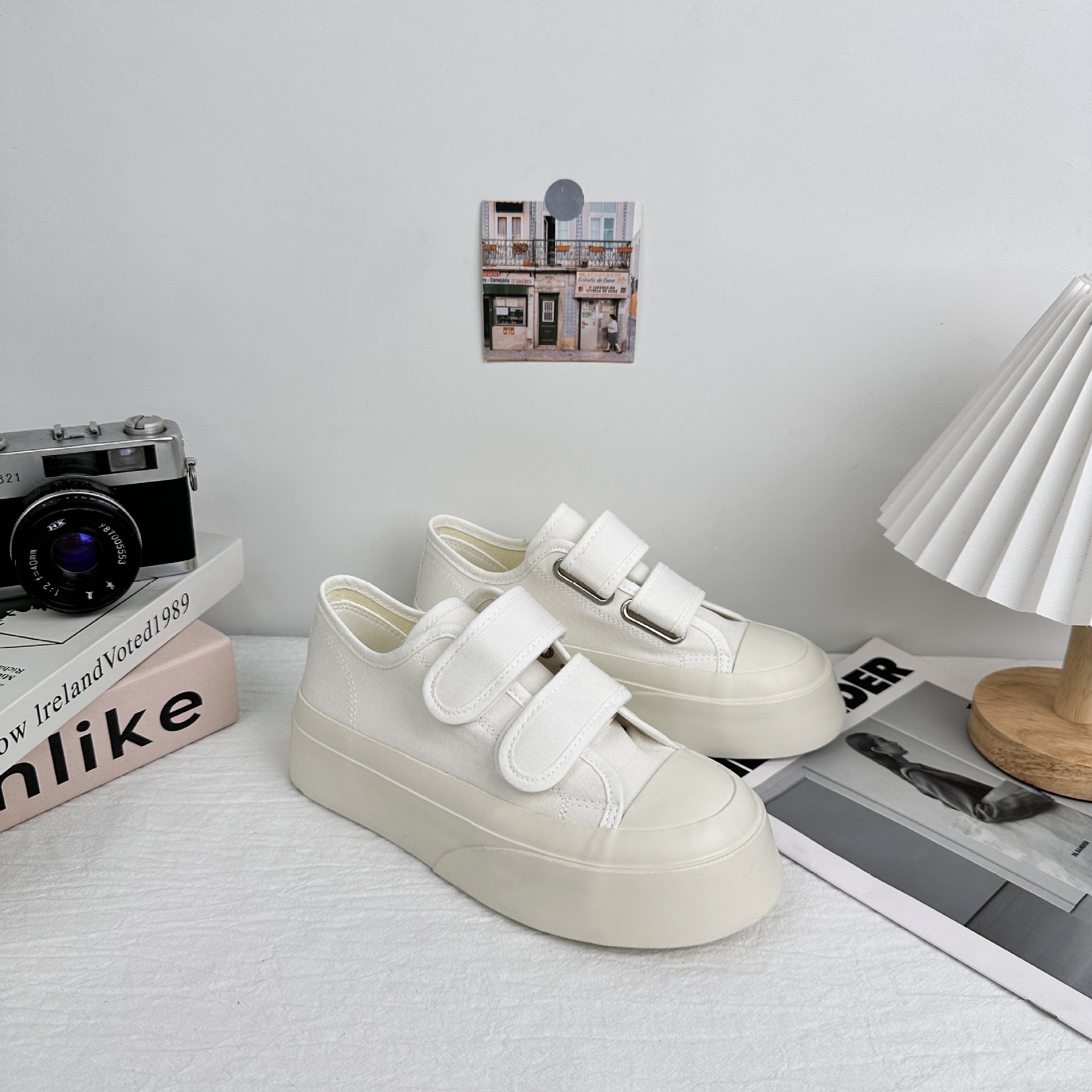 Farwave Velcro zapatos blancos para mujeres 2025 verano nuevos zapatos de lona transpirables con suela gruesa versátil zapatos de skate de nicho image 5