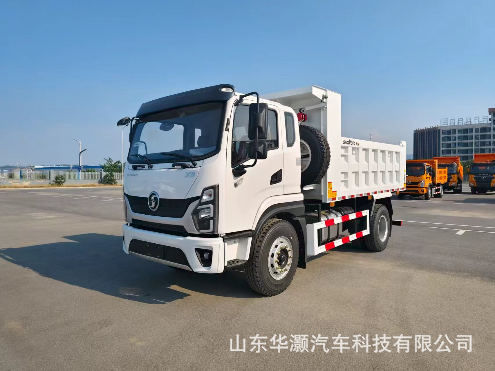 SHACMAN Cross-Border Version X9 Series 4x2 Medium-Duty Dump Truck, Construction Soil Tipper Truck, Supports Left and Right Steering