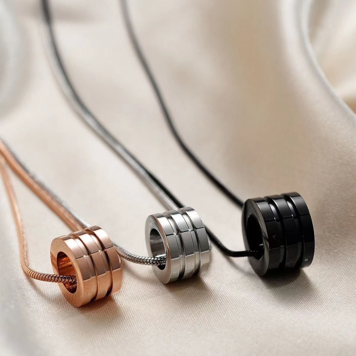 圆圈吊坠日韩版玫瑰金项链简约不易掉色锁骨链钛钢饰品男女可刻字