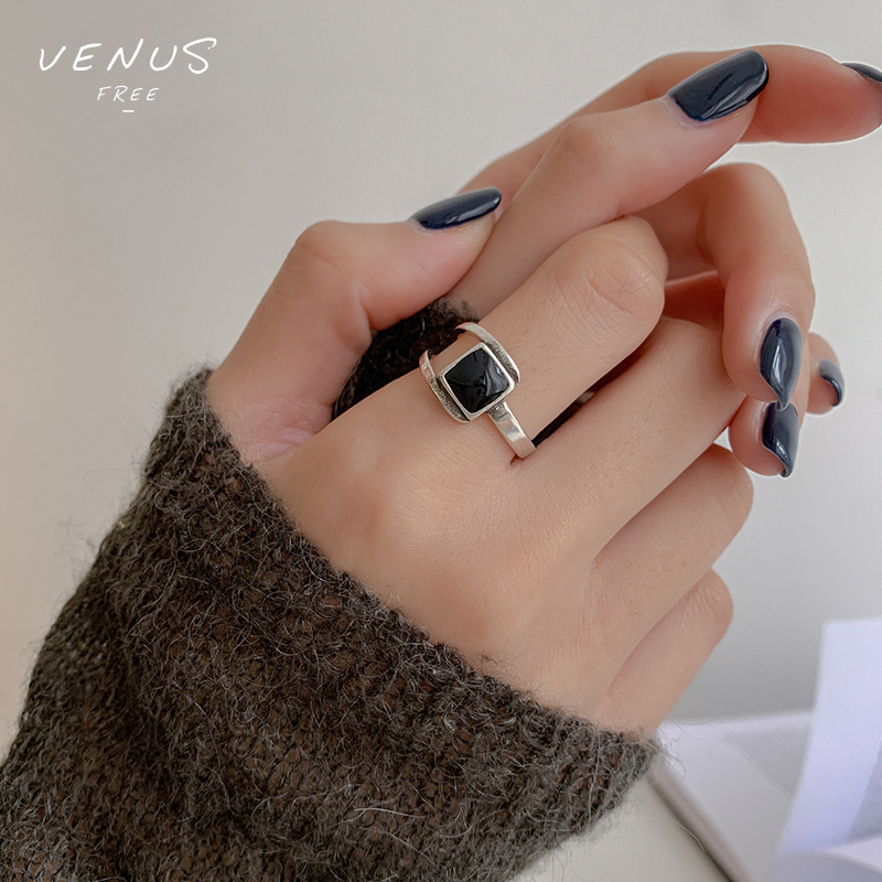 Black square retro fashionable geometric ring