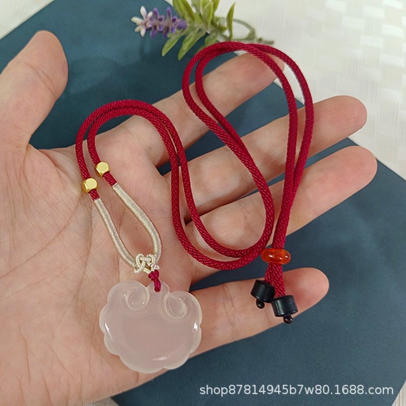 깊은 보라색 빨간색 로프가있는 흰색 옥수 양면 Ruyi 잠금 장치 (28*25mm 정도)