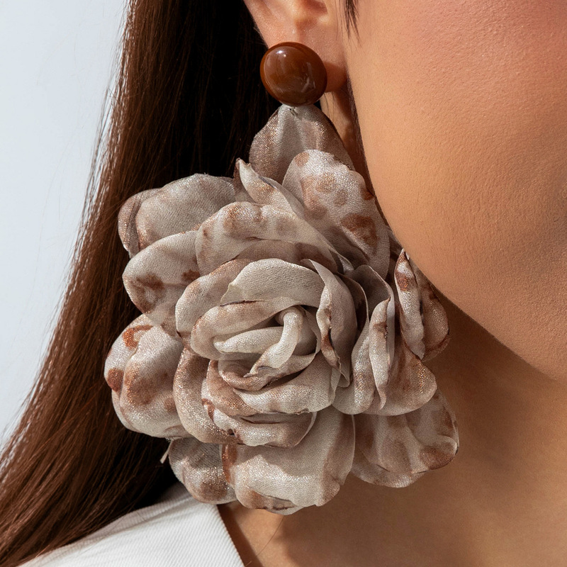European and American Accessories, Autumn and Winter Retro Hong Kong Style Camellia Flower Earrings, Elegant Leopard Print Exaggerated Large Floral Earrings