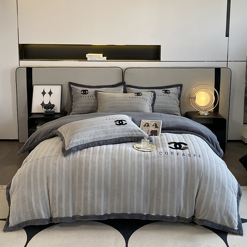 Cross-Border High-Weight Embroidered Edge Naked Sleeping Milk Velvet Four-Piece Set Winter Warm Bed Sheetss and Bedding Wholesale