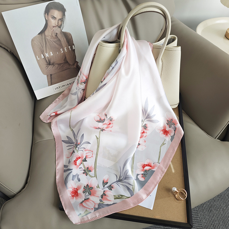 Bufanda cuadrada de moda de estilo moderno simple, nueva bufanda de ropa profesional fresca pequeña, bufanda cuadrada de seda de imitación de temperamento para mujer