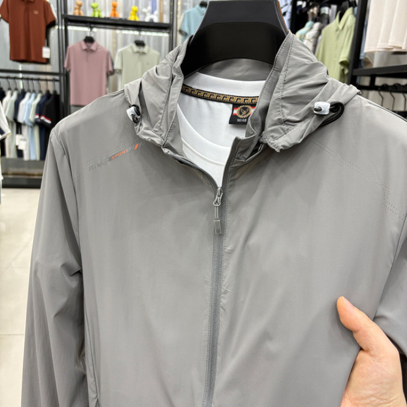 2025 ropa de protección solar de verano nuevos productos para hombres, sin costuras, moda con capucha, nueva ropa de piel para jóvenes y de mediana edad para hombres