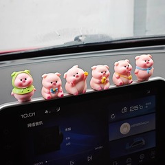 車の中のミニかわいいスクリーンの中で台の置物のブタのぬいぐるみの自動車の装飾用品の車内の車
