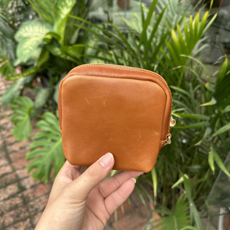 Thickened genuine leather jewelry lipstick bag, fashionable oil-waxed top-grain cowhide, zippered storage square bracelet, soft leather.