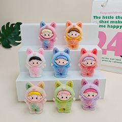 起爆の皮は植毛狐diyアクセサリーのアニメが盲目の袋に萌えているテーブルの上に人形を飾っている
