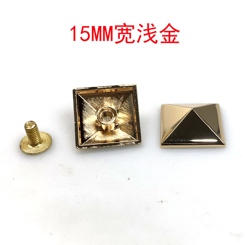 広州の商品の供給源の金属の四方の先はリベットのピラミッドの方にぶつかってねじの低い身にぶつかります。|undefined